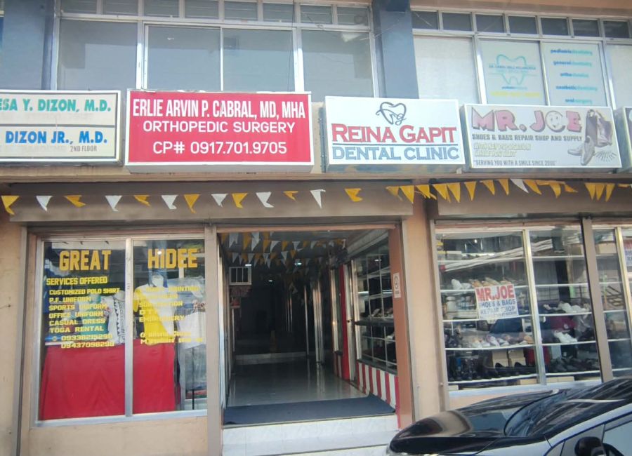 Dr. Gapit's signboard on the Ramaida Centrum frontage